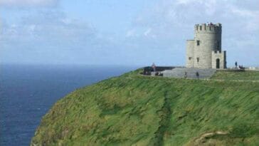 Wieża na Cliffs of Moher Irlandia Moherowe Klify ciekawostki