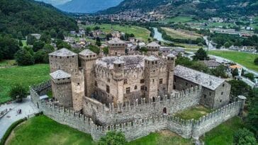 najpiękniejsze zamki we Włoszech zamek Castello Di Fénis Włochy