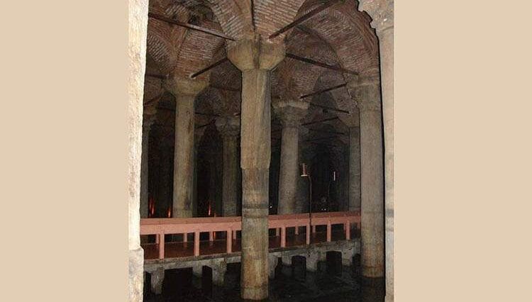 Cysterna Bazyliki w Stambule Turcja Stambuł atrakcje ciekawostki zabytki