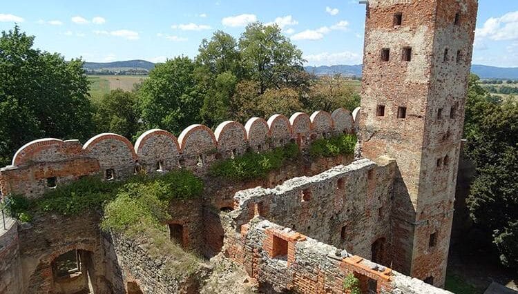 Frankenstein zamek ruiny Ząbkowice Śląskie ciekawostki zabytki atrakcje