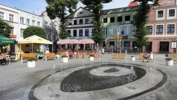 Puck ciekawostki rynek w Pucku fontanna kamienice