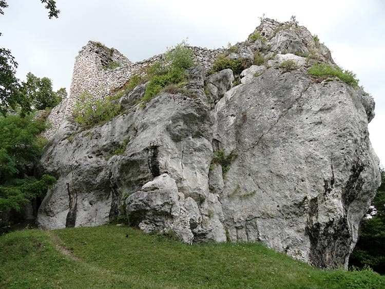 ruiny Zamek Bąkowiec koło Morska Morsko śląskie