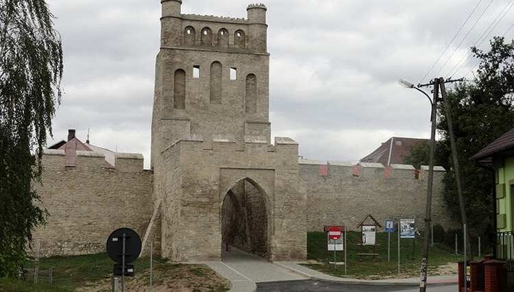 Szydłów Brama Krakowska w Szydłowie