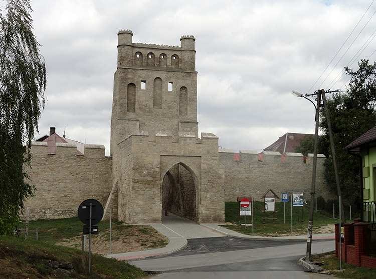 Szydłów Brama Krakowska w Szydłowie