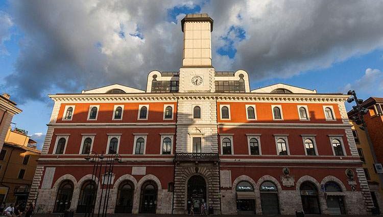 Terni biblioteka publiczna Włochy ciekawostki zabytki atrakcje