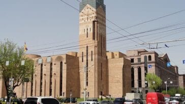 urząd miasta Erywań ciekawostki Armenia