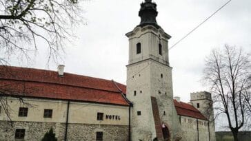 Baszta Krakowska Sulejow ciekawostki Podklasztorze opactwo zabytki atrakcje Przyklasztorze