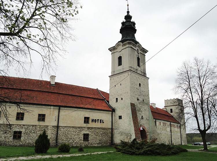 Baszta Krakowska Sulejow ciekawostki Podklasztorze opactwo zabytki atrakcje Przyklasztorze