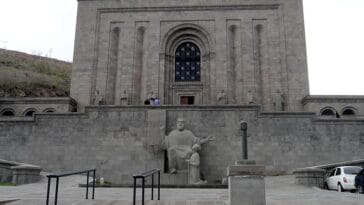 Matendaran Erywań atrakcje Armenia ciekawostki
