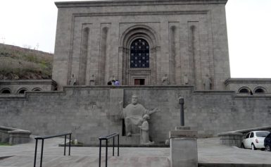 Matenadaran i Pomnik Matki Armenii w Erywaniu