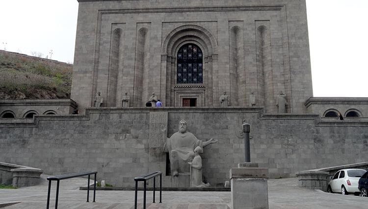 Matendaran Erywań atrakcje Armenia ciekawostki