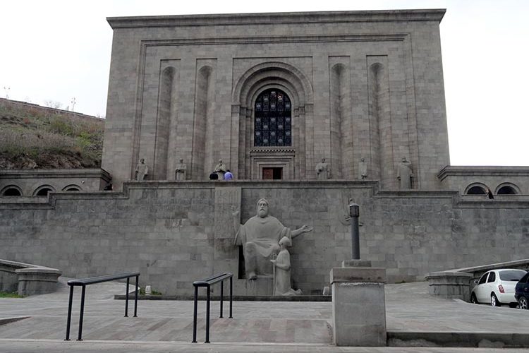 Matenadaran i Pomnik Matki Armenii w Erywaniu