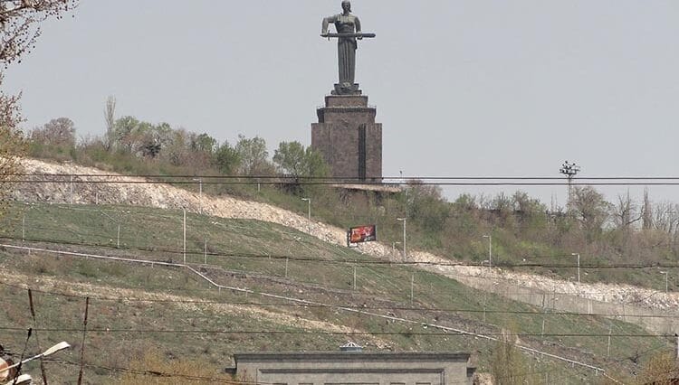Matka Armenia pomnik Erywań ciekawostki zabytki Armenia