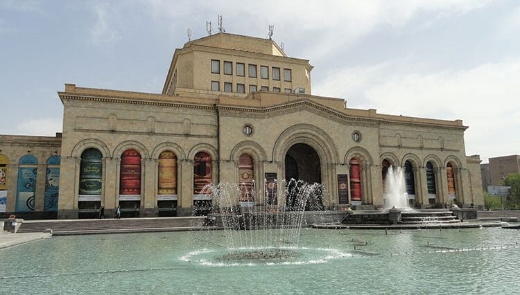 Plac Republiki Muzeum Historii Armenii Galeria Narodowa Erywań ciekawostki