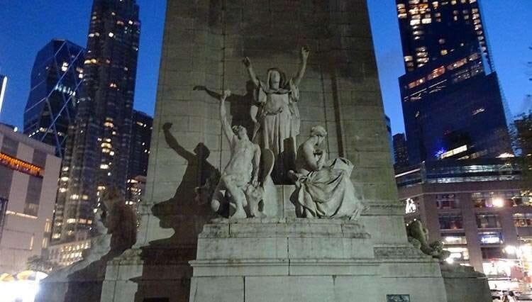 Columbus Circle noc pomnik Nowy Jork Manhattan Maine USS National Monument