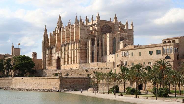 Palma de Mallorca Majorka ciekawostki wakacje wyspy