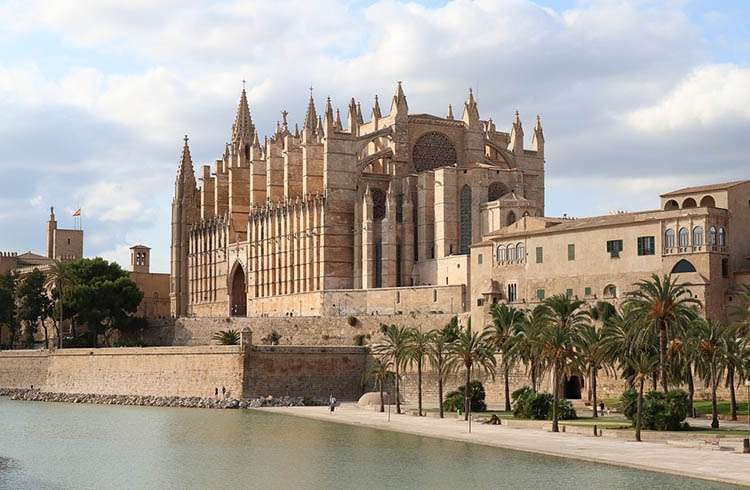 Palma de Mallorca Majorka ciekawostki wakacje wyspy