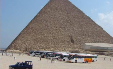 Faraon Cheops i jego piramida
