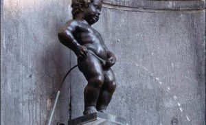 Manneken pis – siusiający chłopiec, symbol Brukseli