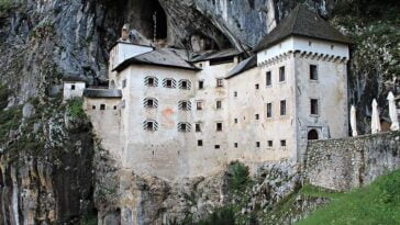 Słowenia zamek atrakcje Słowenii ciekawostki zamki zabytki Postojna