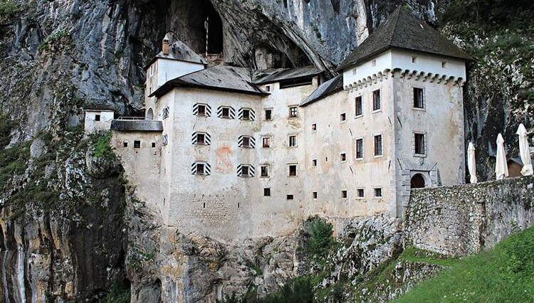 Słowenia zamek atrakcje Słowenii ciekawostki zamki zabytki Postojna