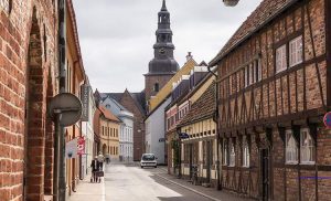 Polscy turyści odwiedzają szwedzkie Ystad