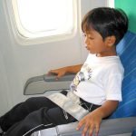 podróż samolot dziecko w samolocie linie lotnicze dzieci