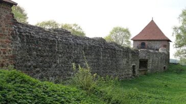 Troki stary zamek na półwyspie Litwa ciekawostki