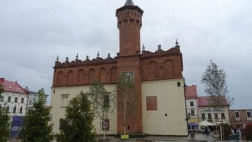 Tarnów ciekawostki o polskich miastach ratusz zabytki atrakcje