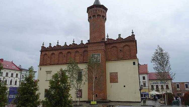 Tarnów ciekawostki o polskich miastach ratusz zabytki atrakcje