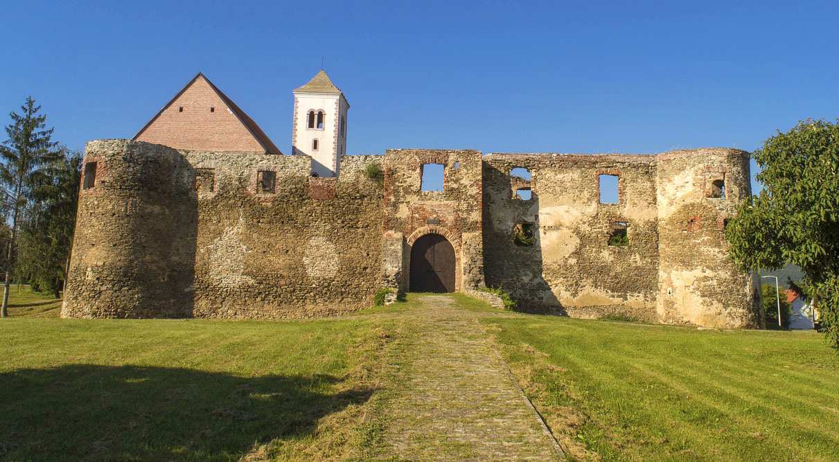 Slavonia atrakcje zamek Chorwacja