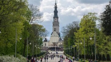 sanktuarium Jasna Góra aleja Częstochowa ciekawostki atrakcje