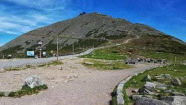 góra Śnieżka Karkonosze Karpacz ciekawostki atrakcje