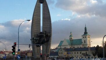 Rzeszów atrakcje ciekawostki pomnik czynu rewolucyjnego bilet na autobus w Rzeszowie