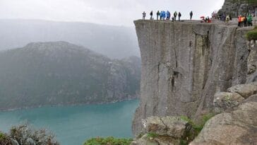Preikestolen Norwegia Ambona ciekawostki o państwach świata