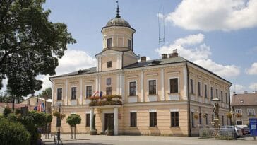 ratusz Tuchów ciekawostki atrakcje zabytki