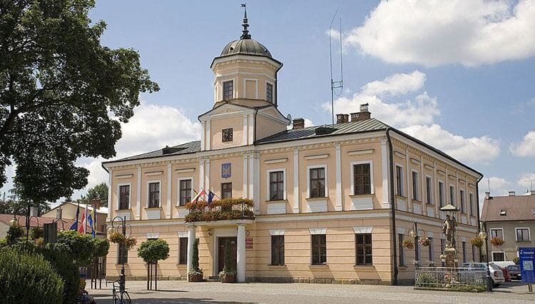 ratusz Tuchów ciekawostki atrakcje zabytki