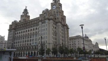 Royal Liver Building Liverpool ciekawostki zabytki atrakcje