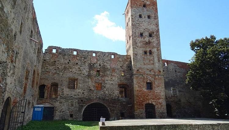 zamek ruiny Ząbkowice Śląskie ciekawostki zabytki atrakcje