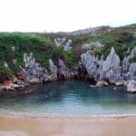 Playa Gulpiyuri Hiszpania Zatoka Biskajska