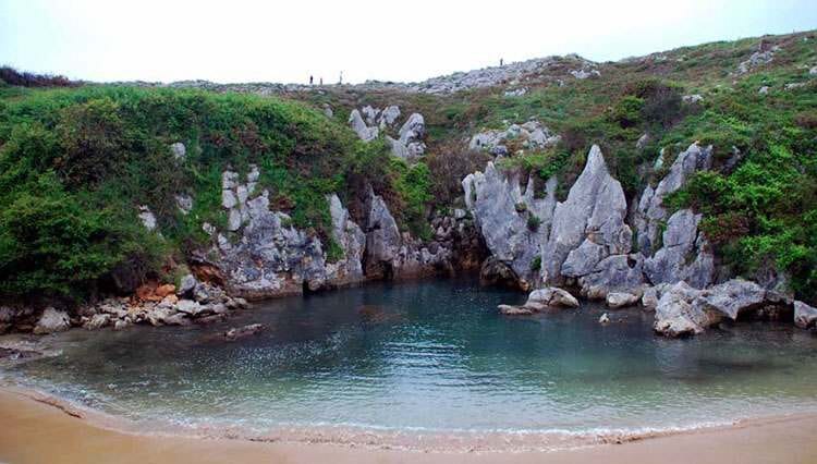 Playa Gulpiyuri Hiszpania Zatoka Biskajska