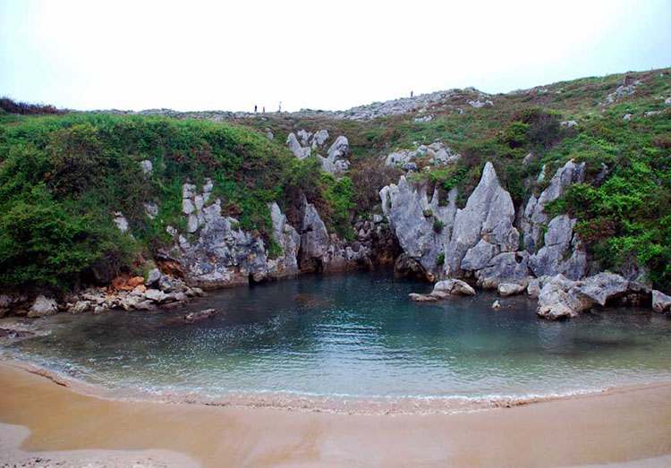 Playa Gulpiyuri Hiszpania Zatoka Biskajska