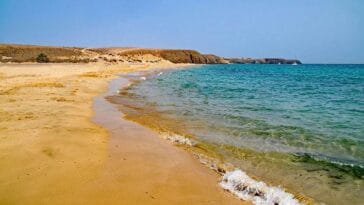 Lanzarote ciekawostki Wyspy Kanaryjskie atrakcje plaże wakacje