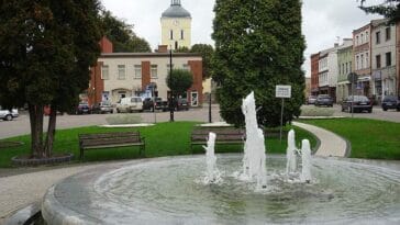 rynek Plac Hallera fontanna kościół Lidzbark atrakcje ciekawostki