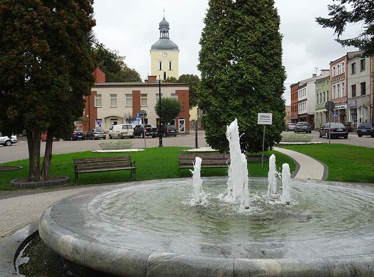 rynek Plac Hallera fontanna kościół Lidzbark atrakcje ciekawostki