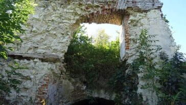 Szczebrzeszyn zamek w Szczebrzeszynie ruiny wieża atrakcje zabytki