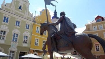 pomnik konny książę Kazimierz Opolczyk rynek Opole zabytki