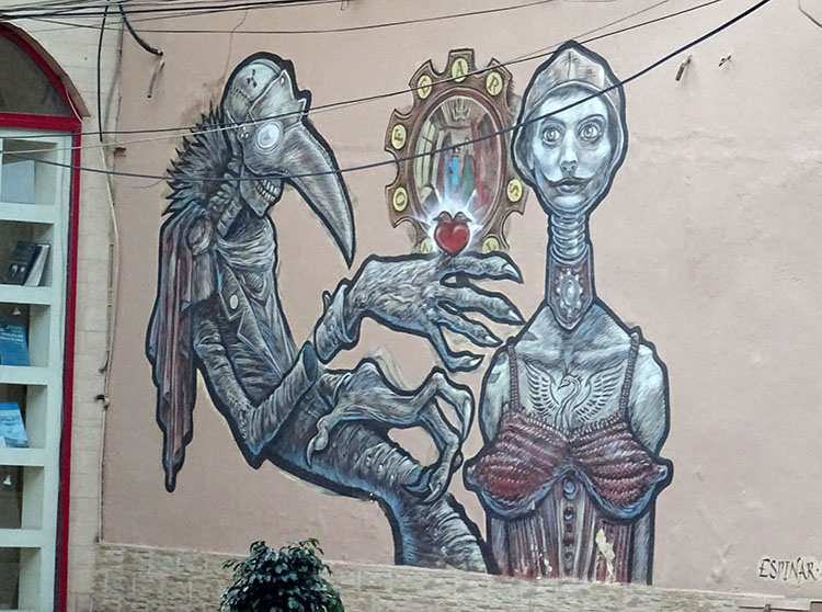 mural na ścianie domu w Tiranie stolicy Albanii
