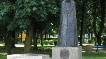 pomnik Zygmunta Augusta w Knyszynie