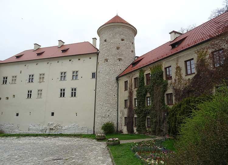 zamek Pieskowa Skała ciekawostki zwiedzanie historia bilety